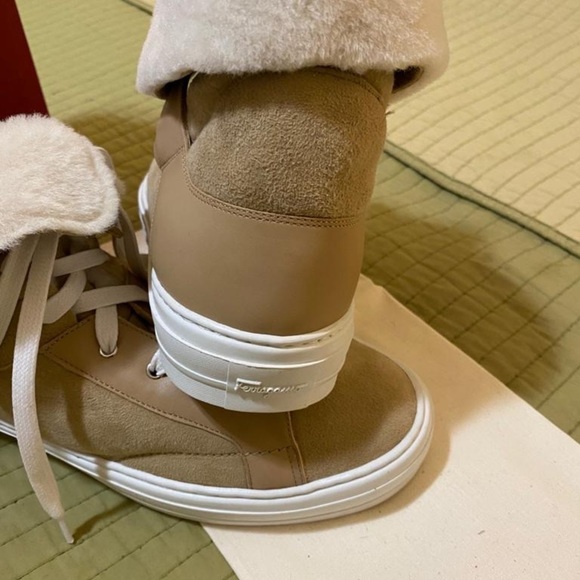 - Ferragamo Nisia Genuine Shearling Lined Sneaker nwt - Picture 4 of 8